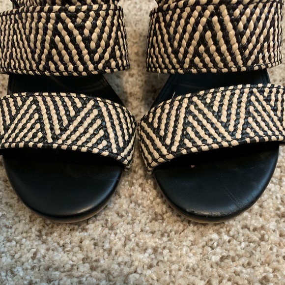 Universal Thread Heels - Picture 5 of 6